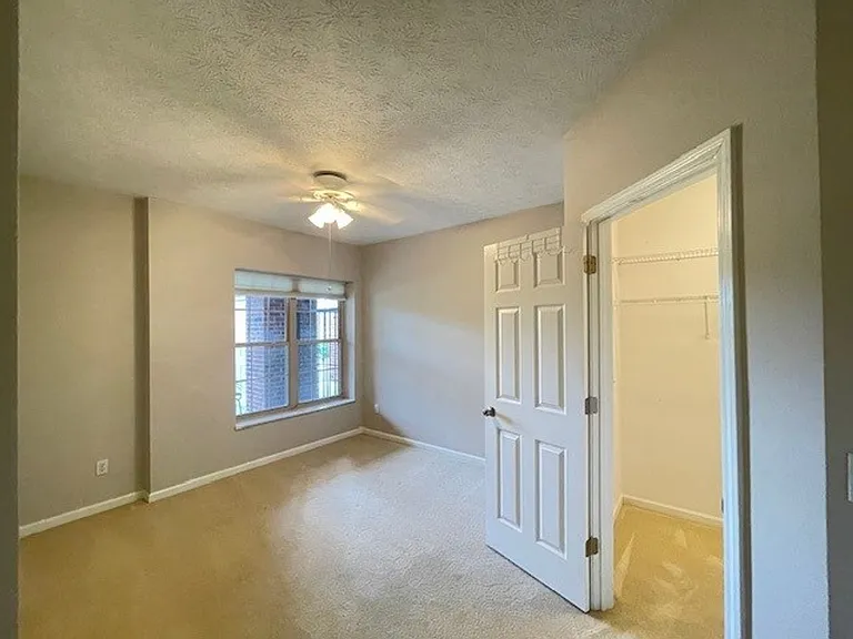 4801 Lyons View Pike #B101 — Photo 11