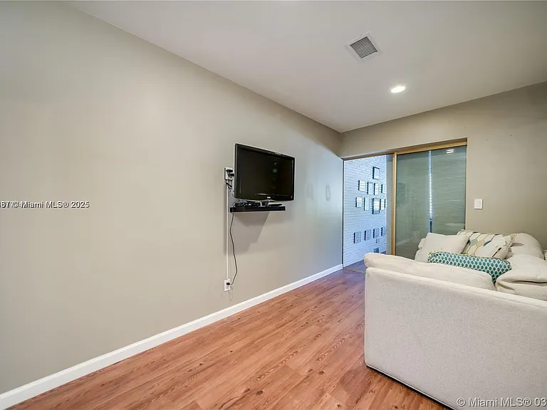 1309 Funston St — Photo 30