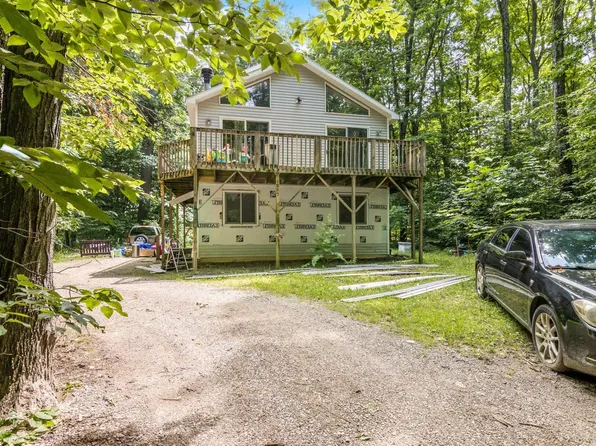 4237 S Hemlock Rd, Cedar, MI 49621