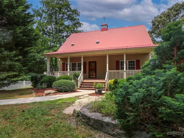 217 Daniel Dr, Laurel Park, NC 28739