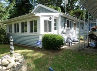 52867 Lakeview Dr, Dowagiac, MI