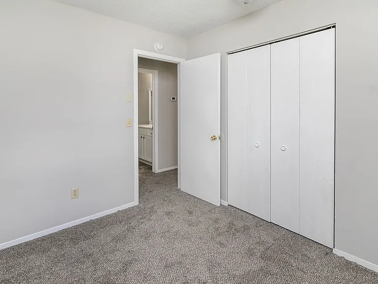 1104 Bryn Mawr Ave — Photo 11