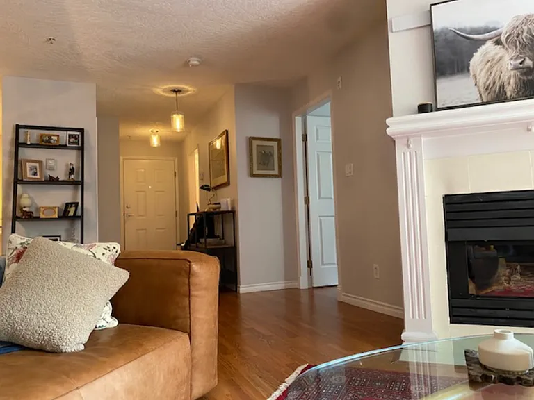 649 Bay St — Photo 6