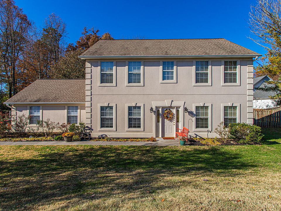 1st image of 805 Meadowfield Dr