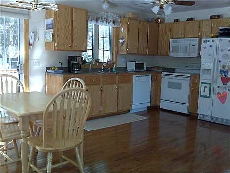 2nd image of 168 Oak St
