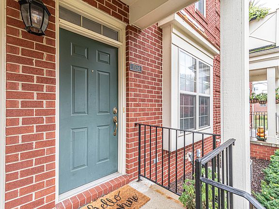 3rd image of 1034 Fountain View Cir #1A