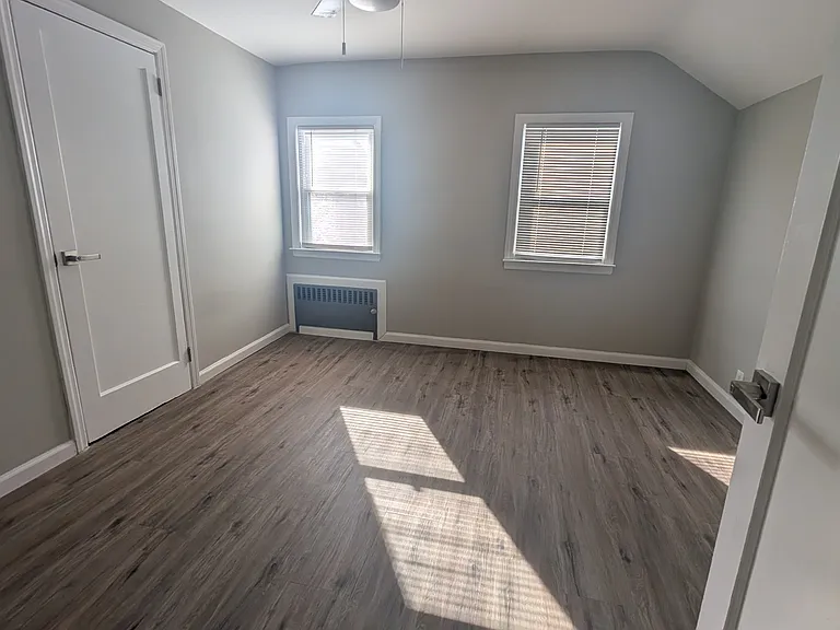 2561 Doris Ave — Photo 7