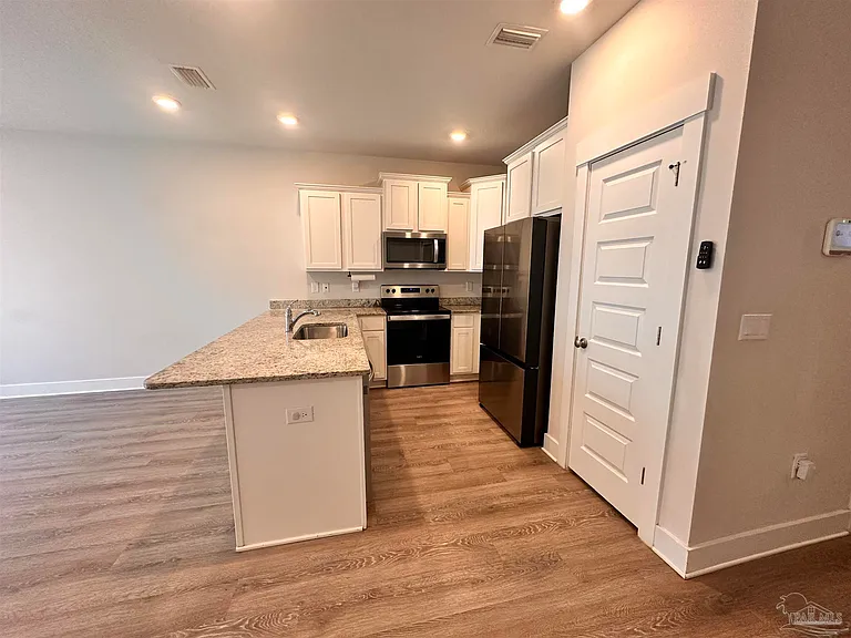 1542 Iroquois Ct — Photo 6