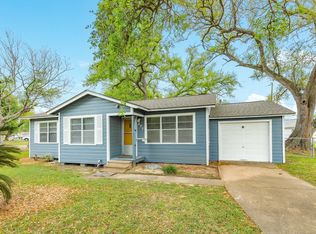 837 Pin Money St, Clute, TX 77531