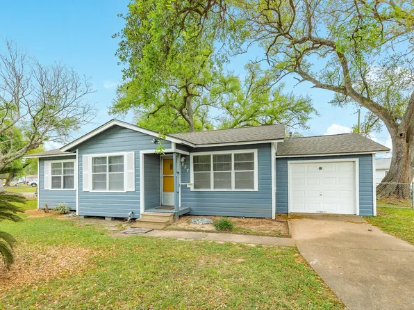 837 Pin Money St, Clute, TX 77531