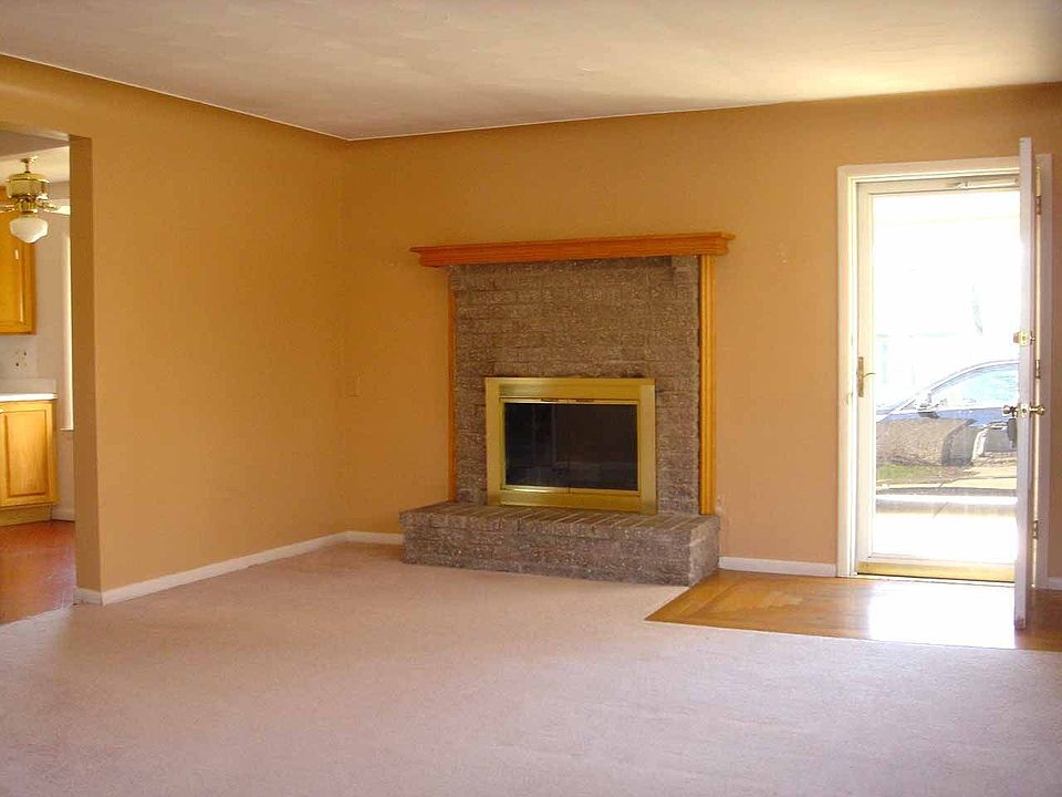 2nd image of 212 Deray Ct