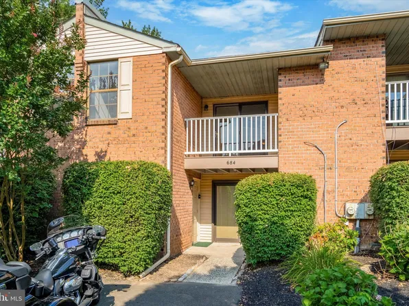 684 Sparrow Ln #B2, Penndel, PA 19047