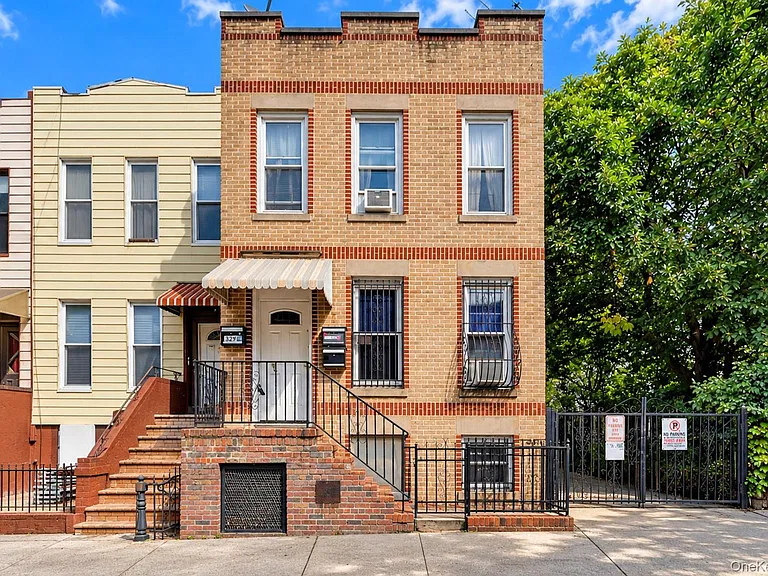 4-bedroom house for sale in Sunset Park