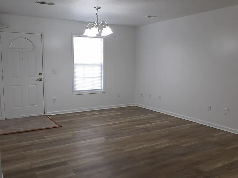 College Pointe Apartments — Photo 26