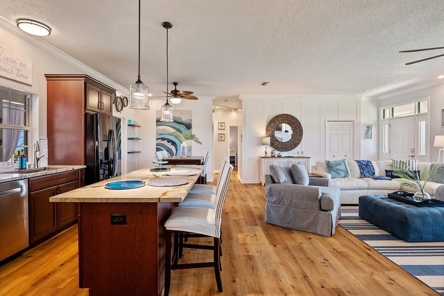 4 bed, 2.0 bath, 2798 sqft, $8,615 — Photo 4