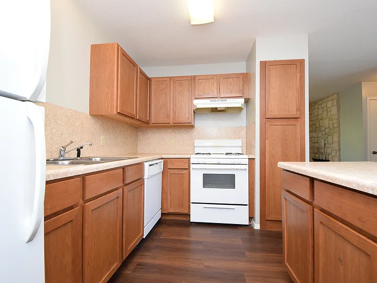 10811 Lanshire Dr — Photo 8