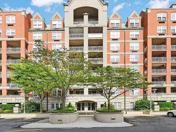 155 Oceana Dr E APT 4C, Brooklyn, NY 11235