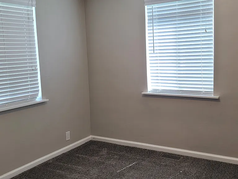 North Salt Lake Upstairs Duplex — Photo 8