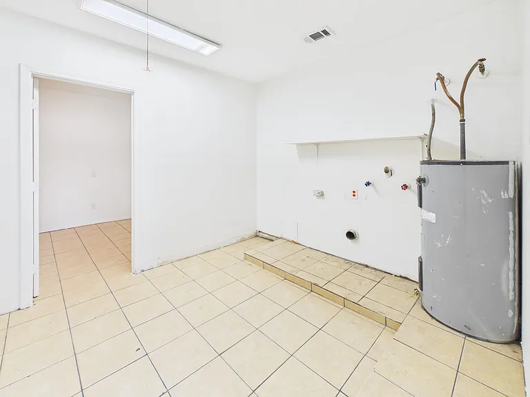 9918 Peachridge Dr — Photo 16