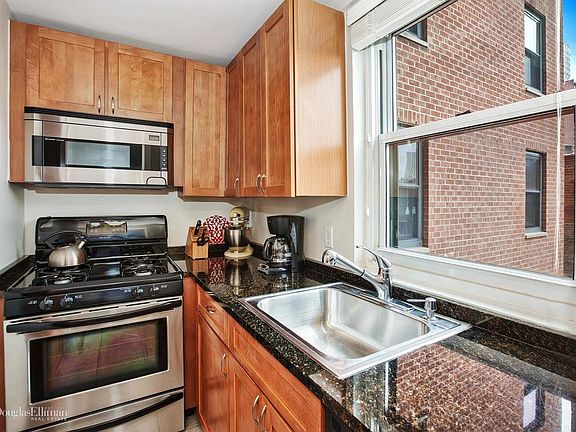 4th image of 200 E 84th St APT 6A