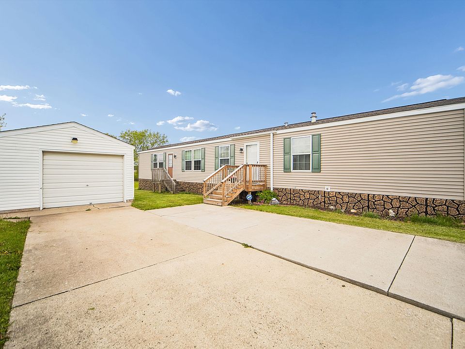 1st image of 1860 SE Four Seasons Dr