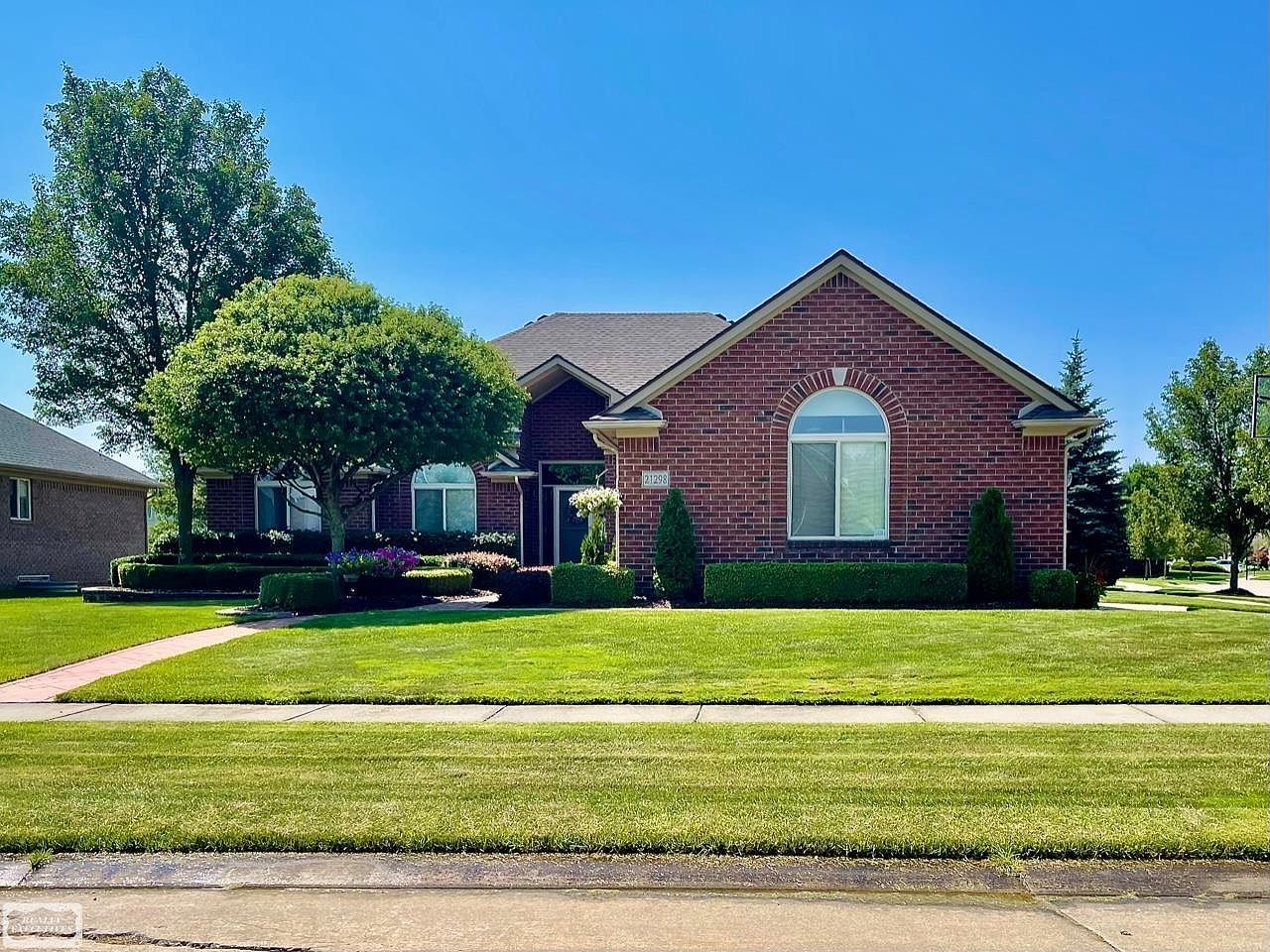 21298 Flag Dr, MI 48042 Zillow