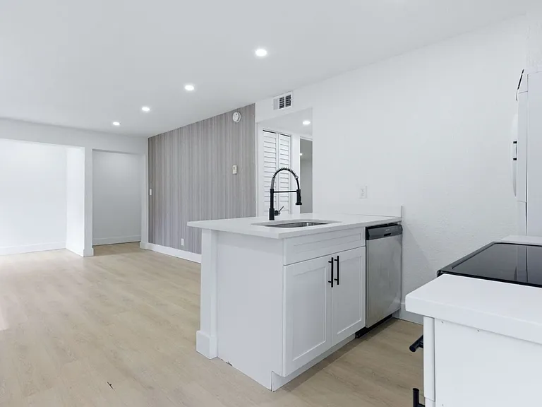 1015 NE 17th Ave — Photo 15