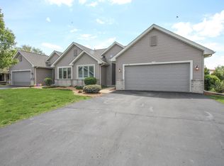 615 Westbury Ln UNIT B, Delavan, WI 53115