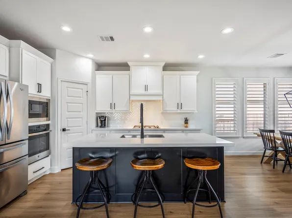 304 Mullins Ct, Montgomery, TX 77316