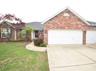 118 Stonebridge Manor Dr, Maryville, IL 62062