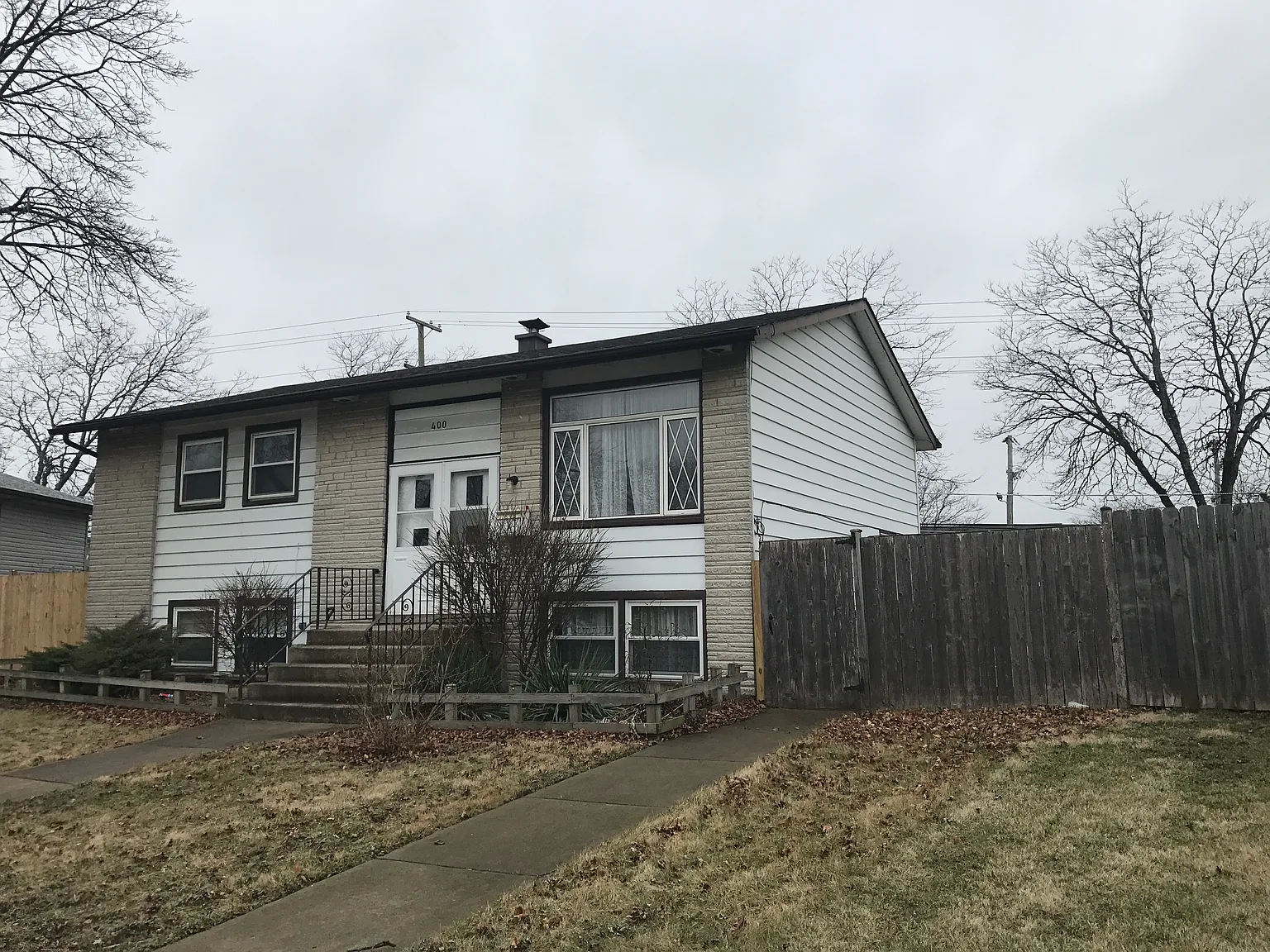 400 Lillian Ln photo 1