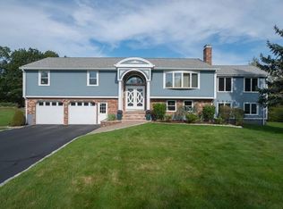 11 Aricia Ln, Winchester, MA 01890