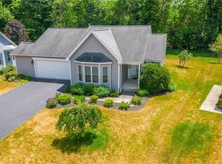 1350 Harwood Ln, Macedon, NY 14502