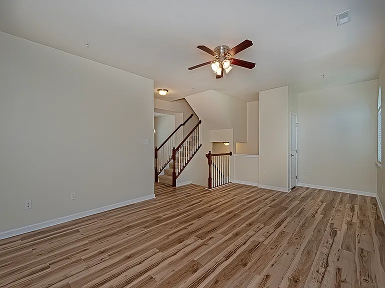 627 Edison Dr — Photo 9