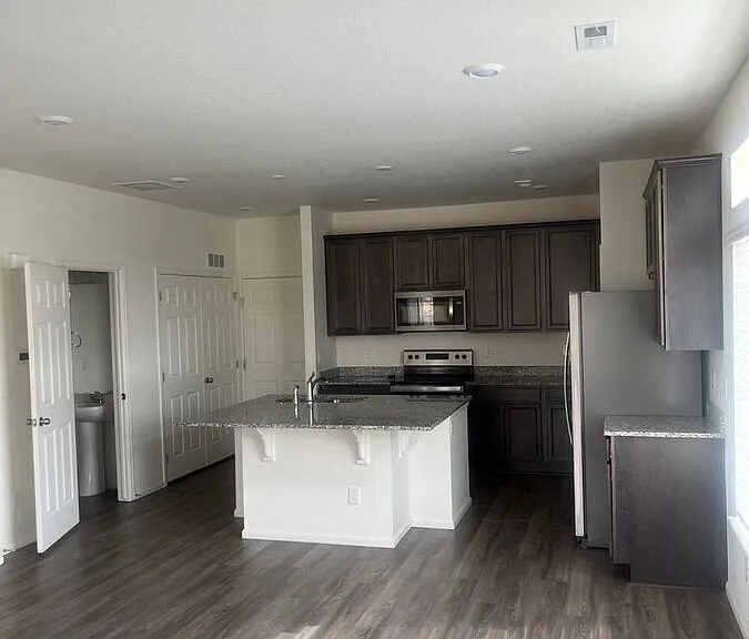 17704 E 103rd Ave — Photo 3