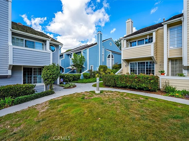 620 Holbrook Ct — Photo 4
