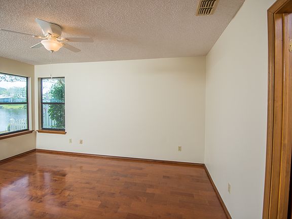 3rd image of 160 Martinique Cir