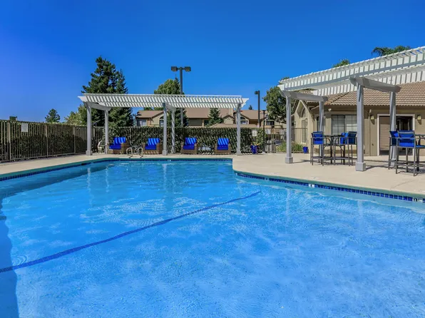 Oak Hills Apartments