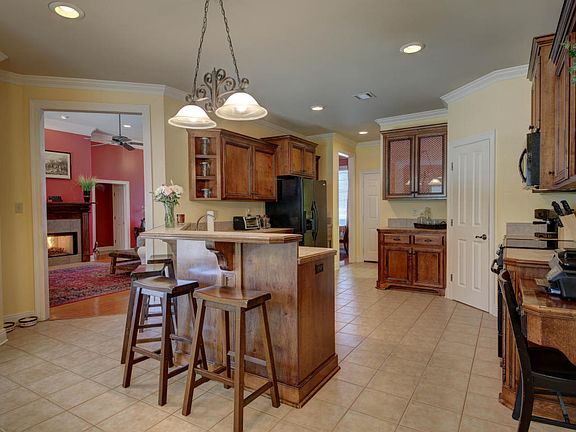 5th image of 205 Greenhaven Dr