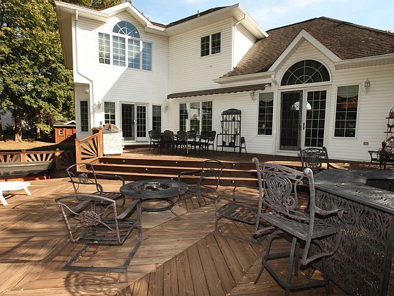 Three tiered deck w/ hot tub