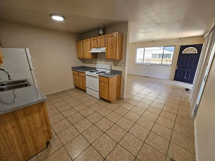 2 bed, 1.0 bath, 800 sqft, $1,600 — Photo 3