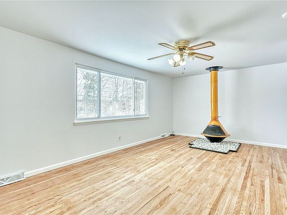 5th image of 195 Kenwick Dr