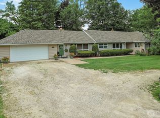 24910 W Miller Rd, Barrington, IL 60010