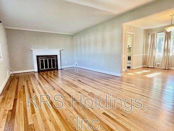 3rd image of 2911 Linden Ln