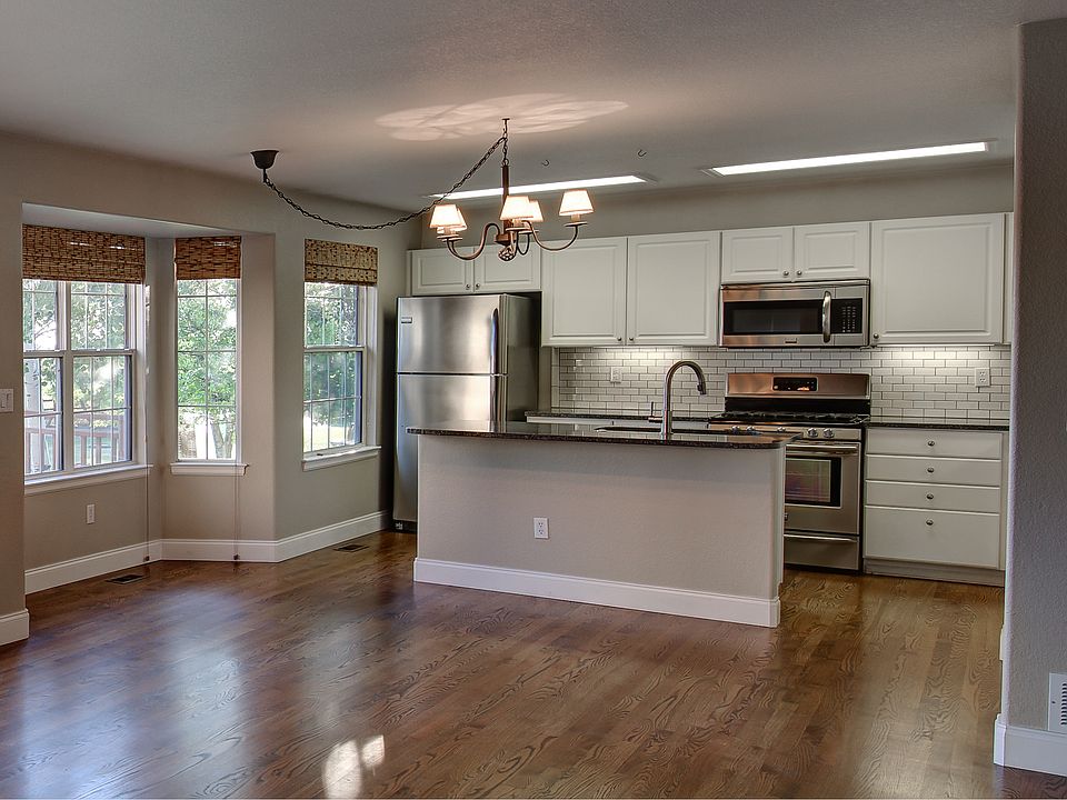 Eat-in Kitchen