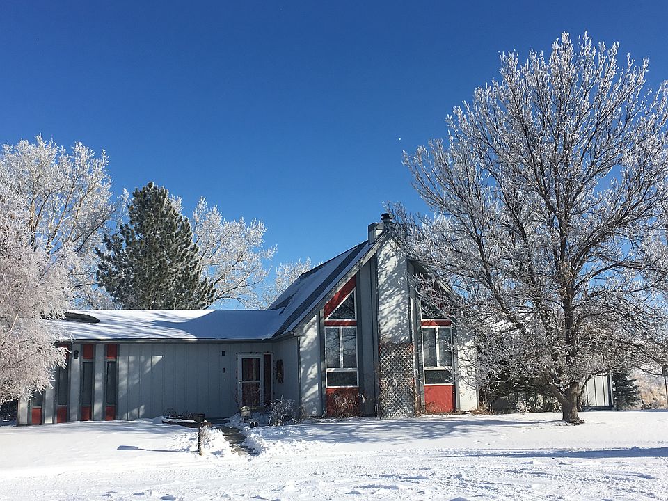 Frosty morning in cul de sac