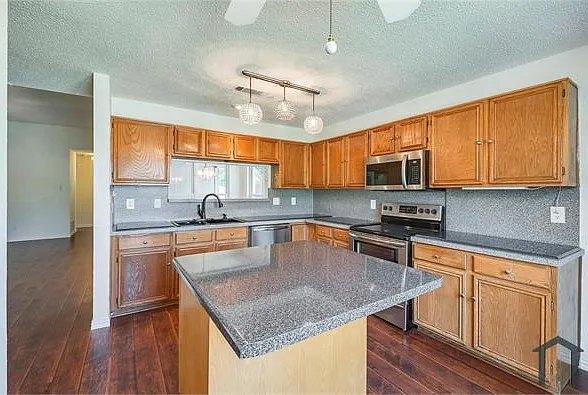 6304 Brookcrest Dr — Photo 11