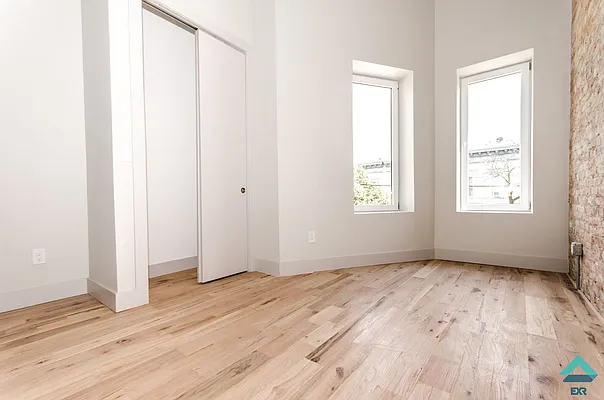 Rented by EXR | media 20