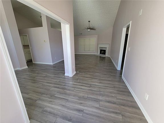 5th image of 2213 Carlton Chase Rd