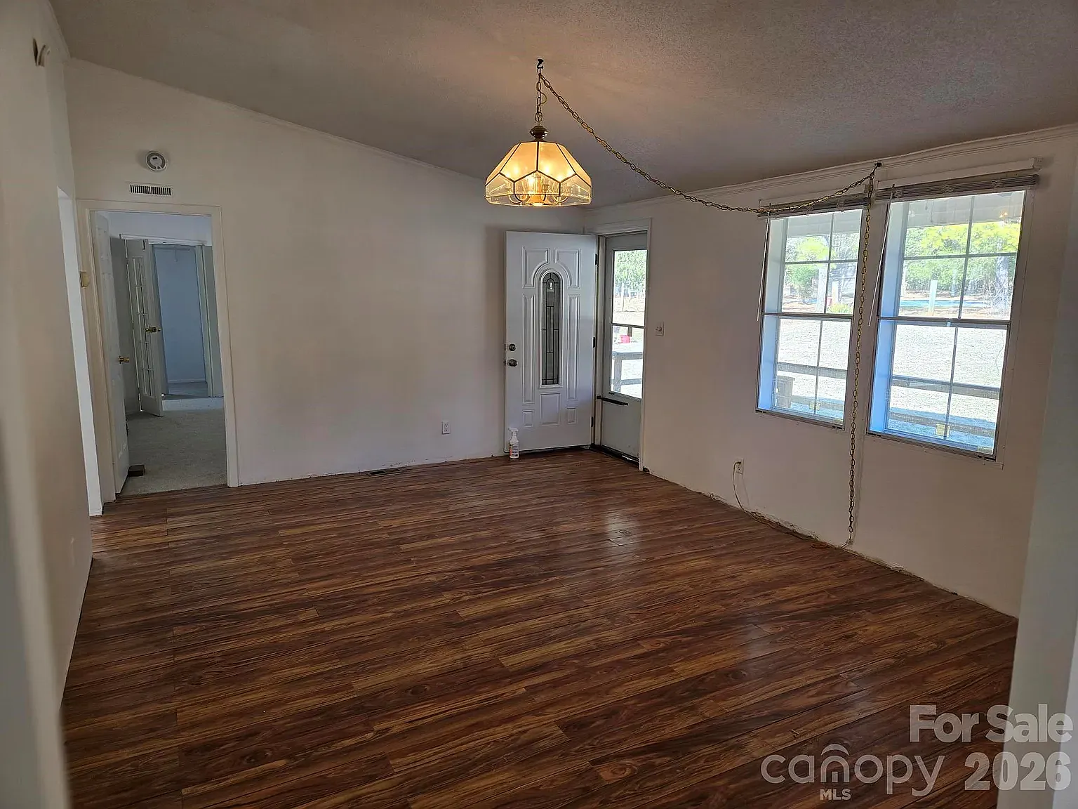 3 bed, 1904 sqft, $1,995 — Photo 2